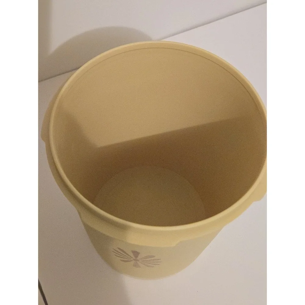 Tupperware 3pc yellow